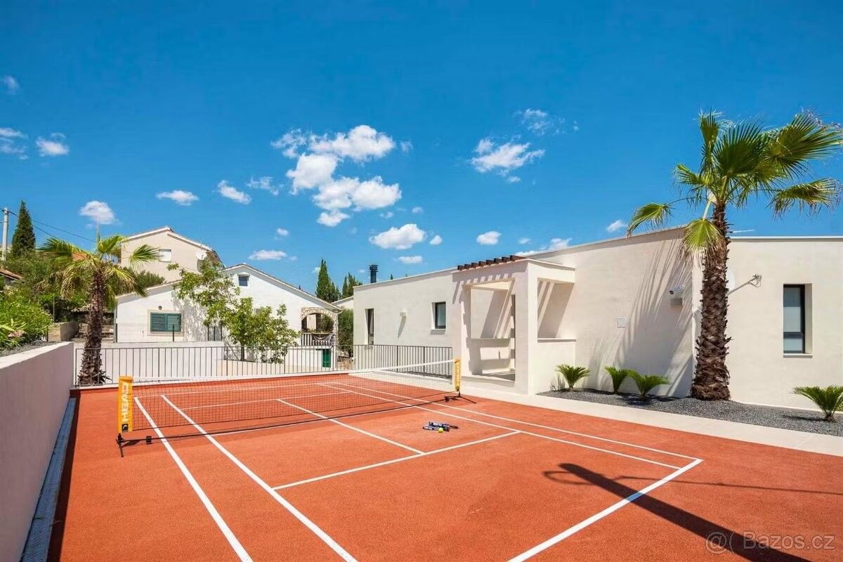 Prodej rodinný dům - 987 66, Zahraničí