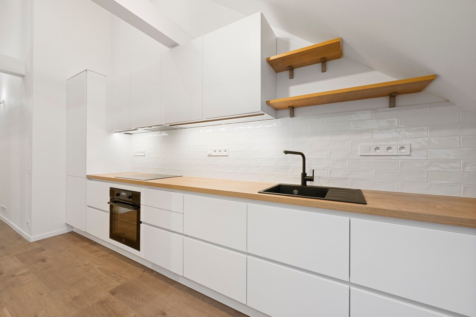 3+kk, Jaromírova, Praha, 116 m²