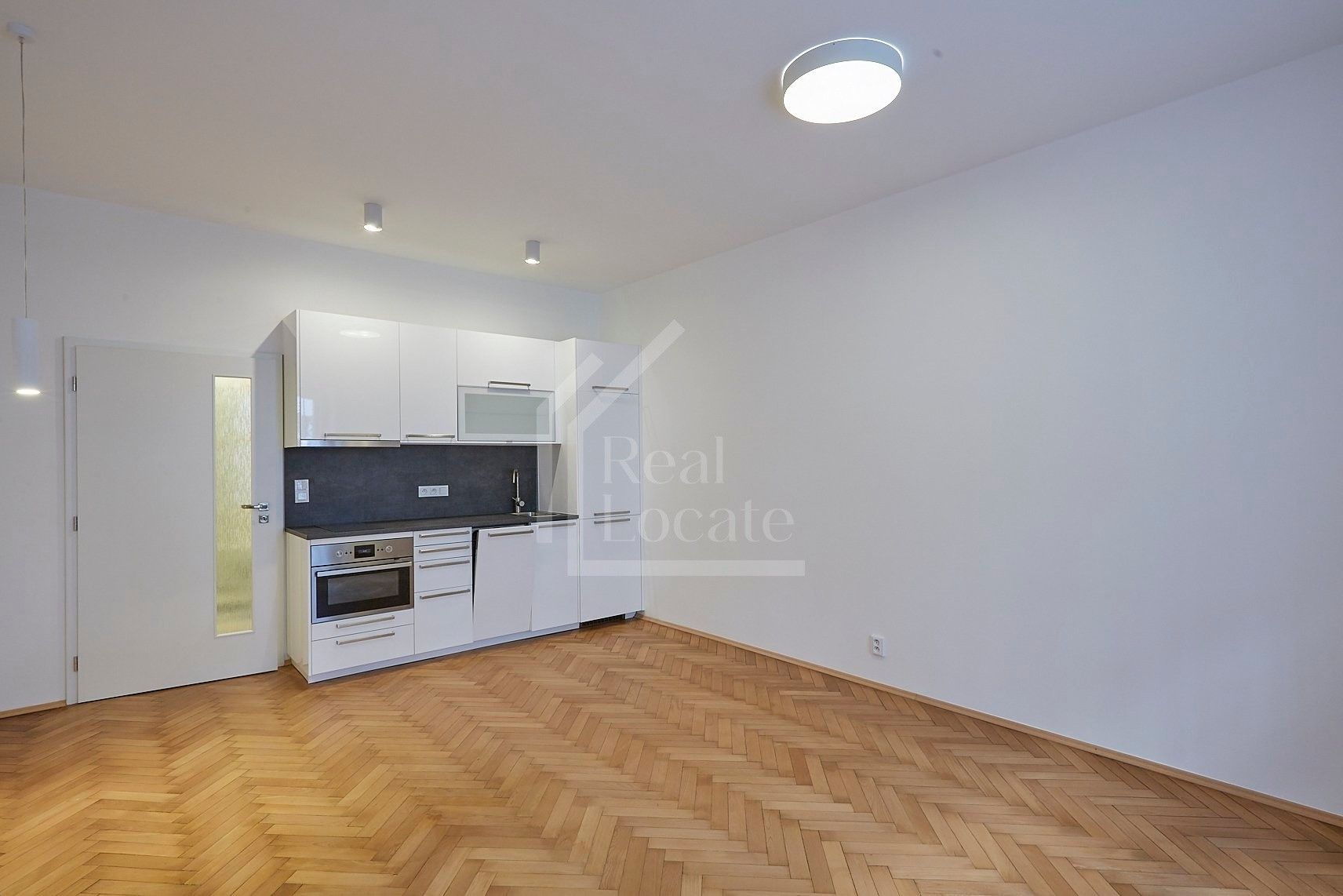 Pronájem byt 1+kk - Schnirchova, Praha, 35 m²
