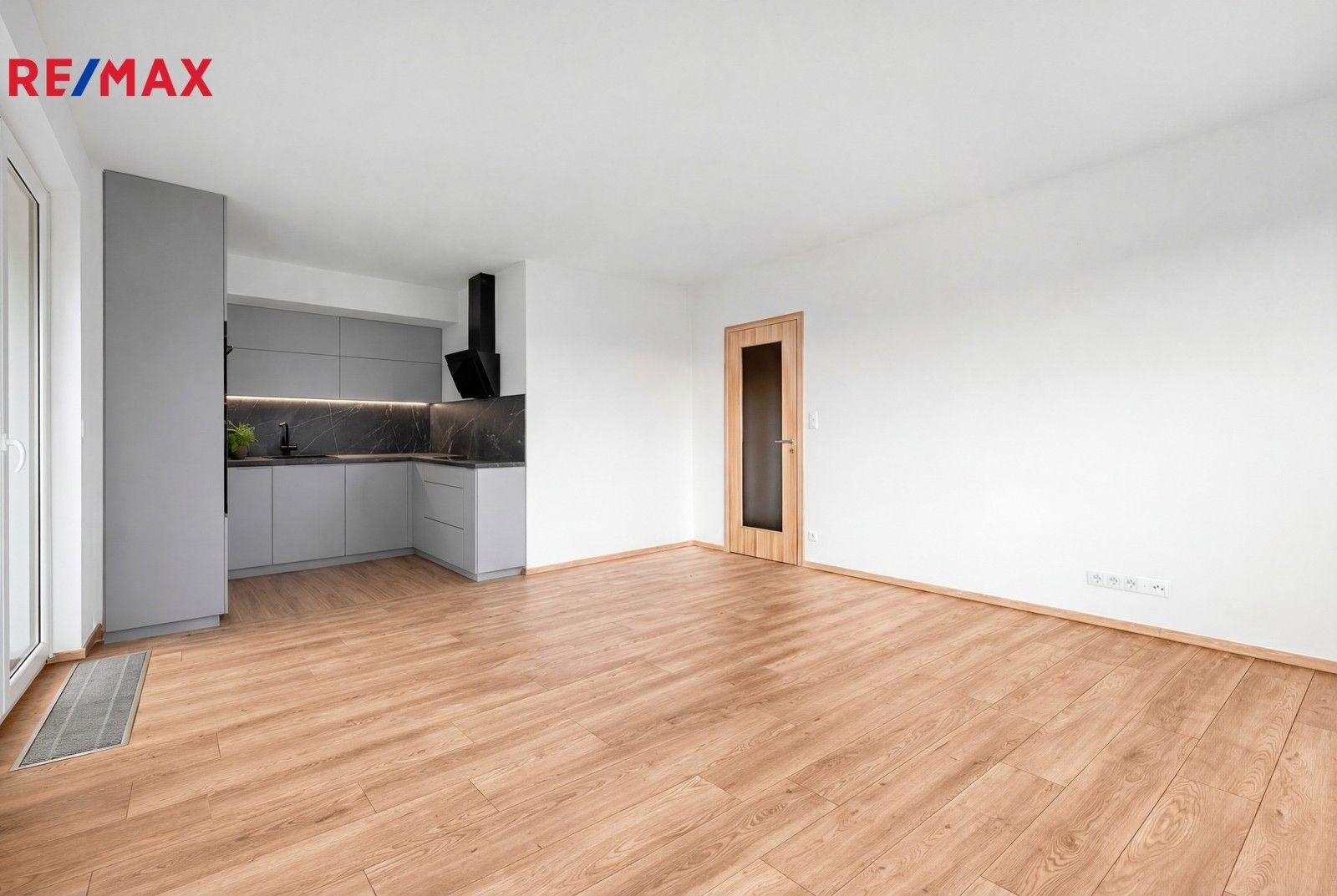Pronájem byt 2+kk - Poděbradská 1197, Praha, 66 m²