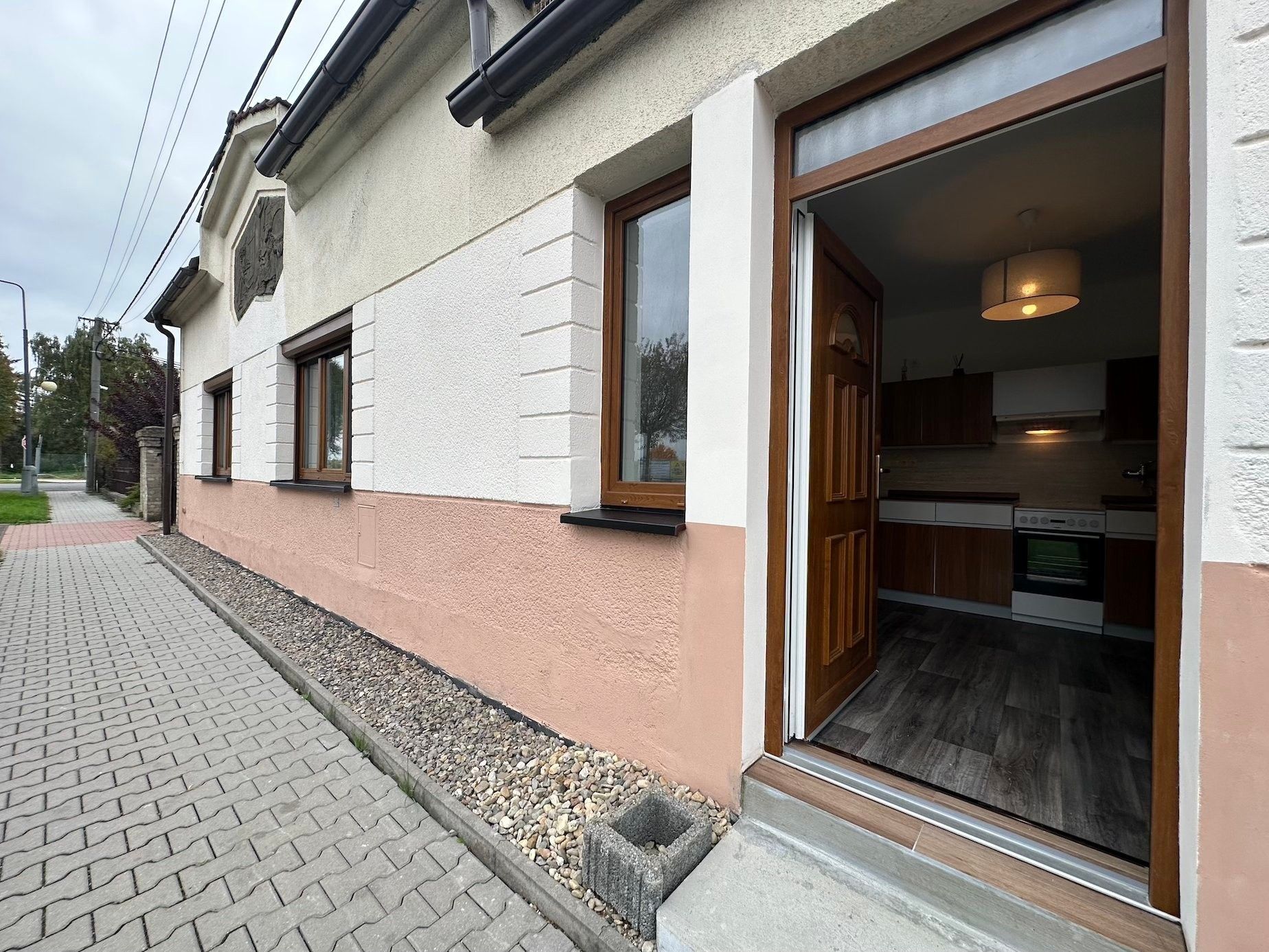 Pronájem kancelář - Plzeňská, Chrášťany, 65 m²