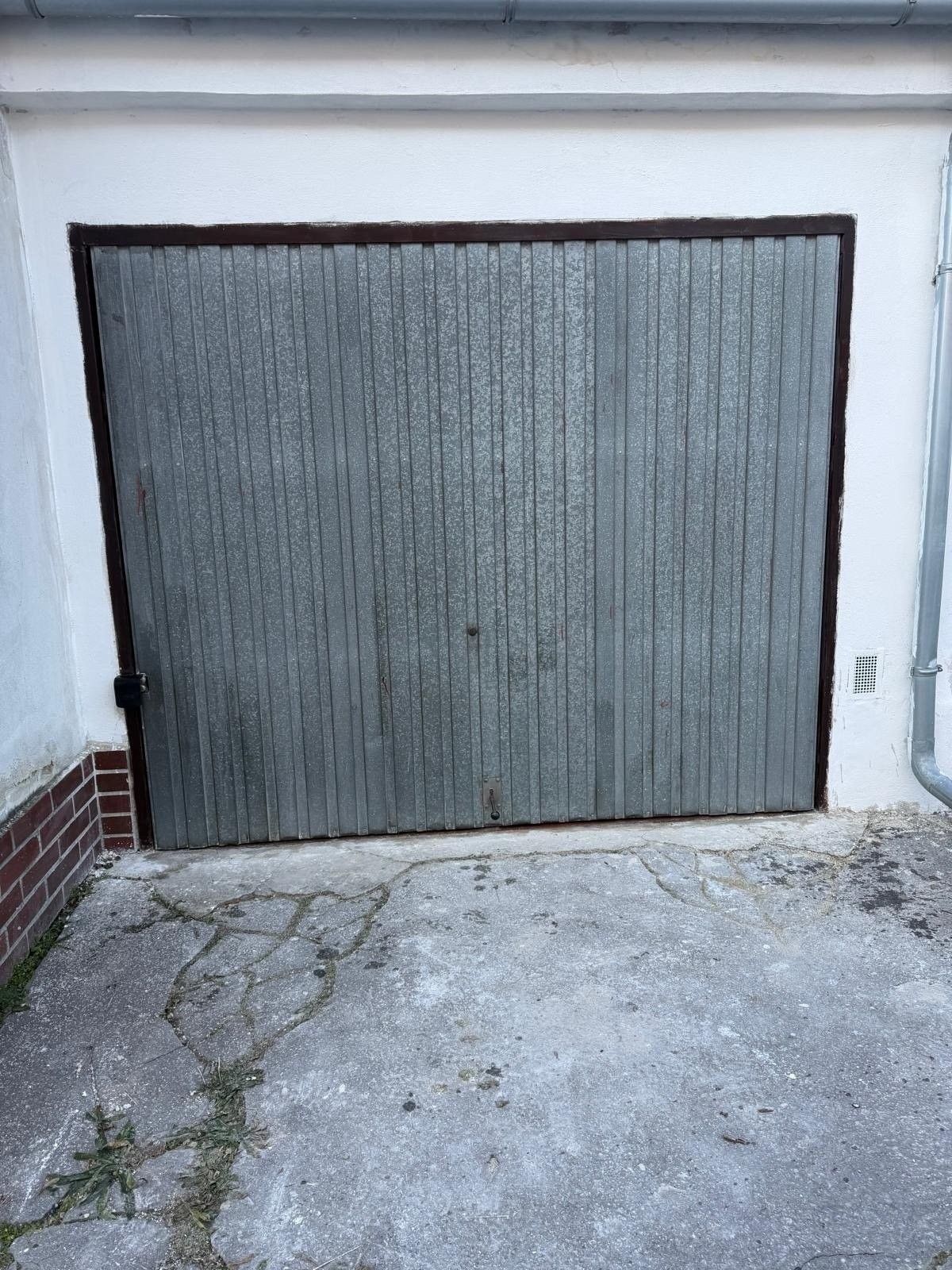 Garáže, Kosmákova, Brno, 16 m²