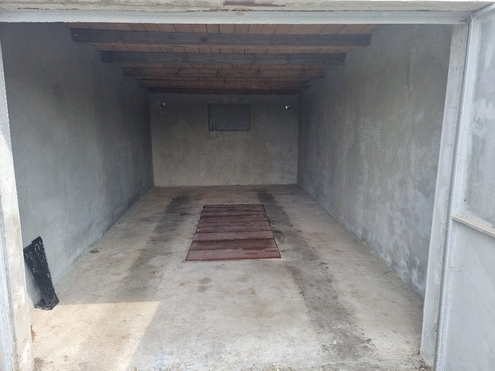 Garáže, Šternberk, 785 01