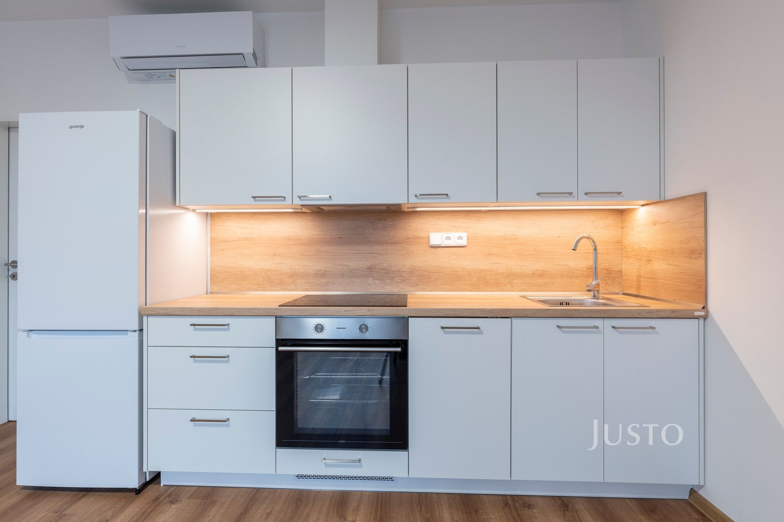 Pronájem byt 2+kk - Hradišťská, Staré Město, 55 m²