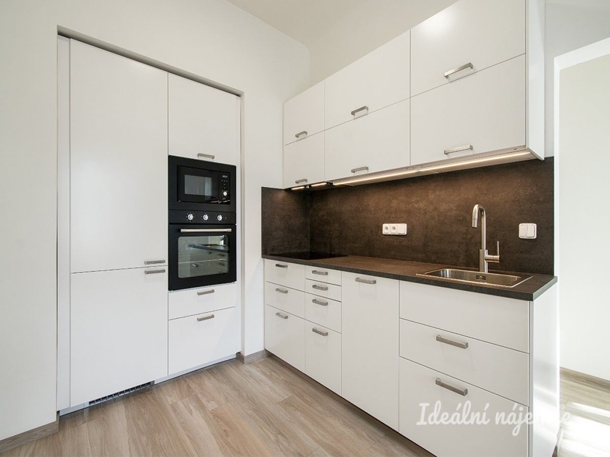2+kk, Jindřicha Plachty, Praha, 40 m² - 1
