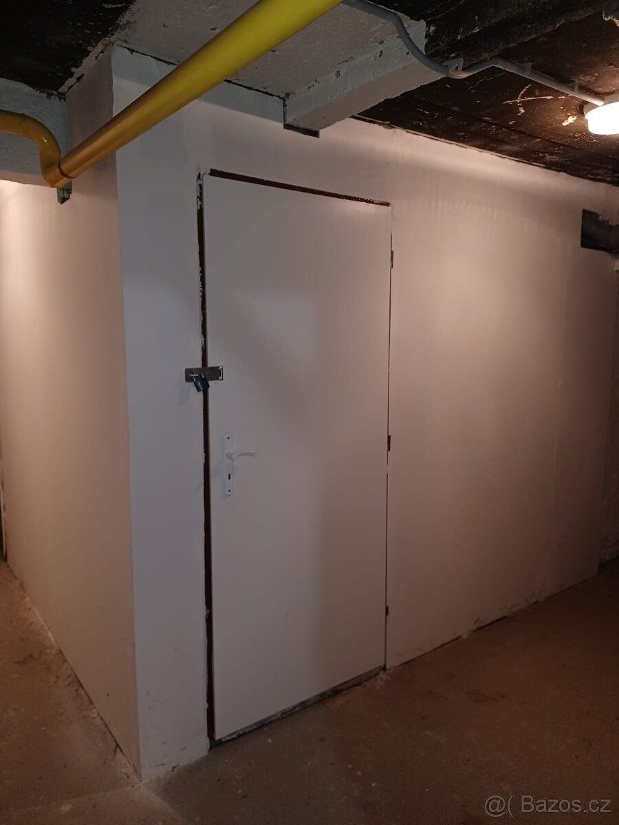 Sklady, Praha, 140 00