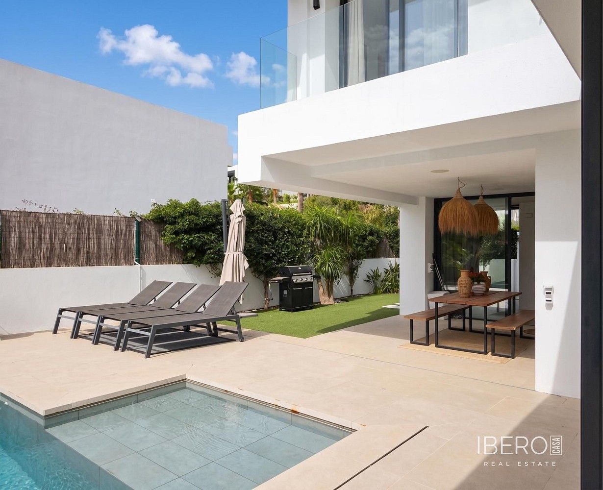 Prodej rodinný dům - El Paraiso, ES, 350 m² - 2