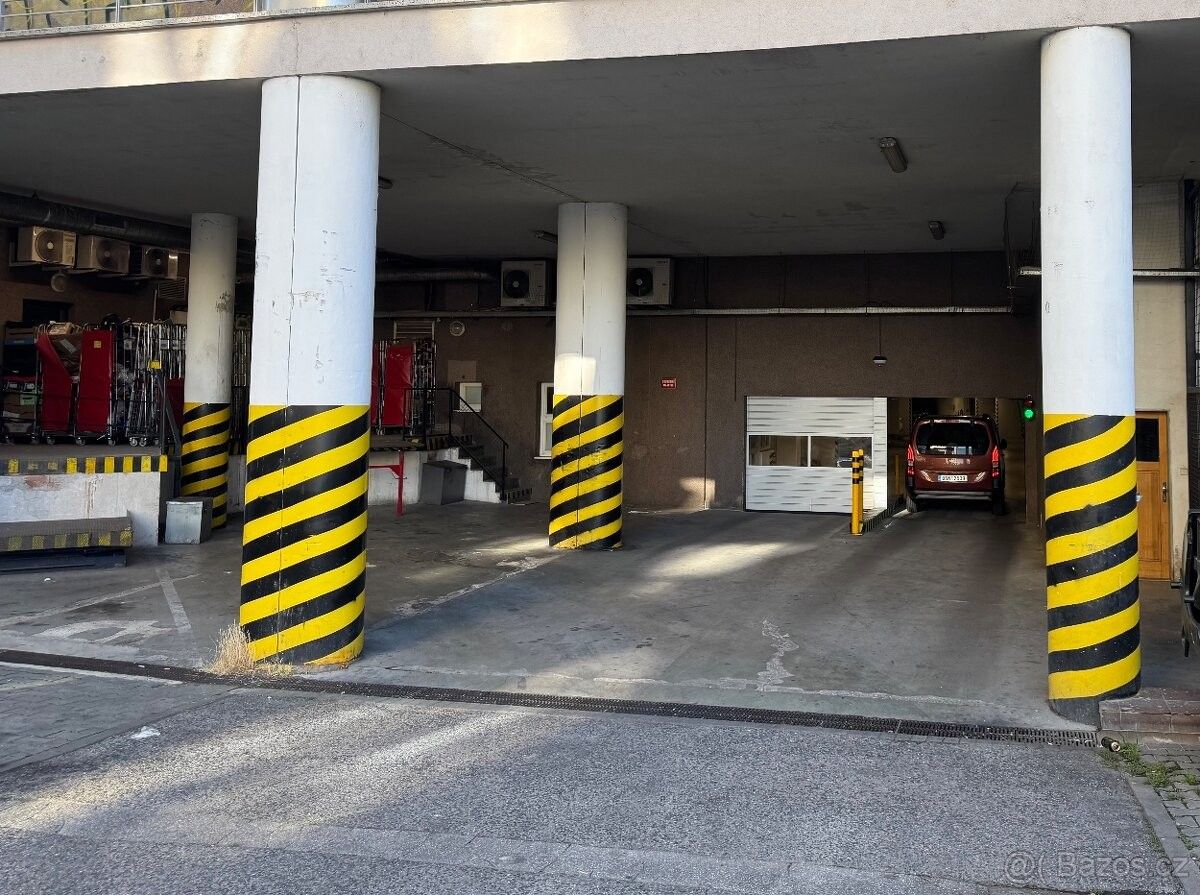 Pronájem garáž - Praha, 158 00