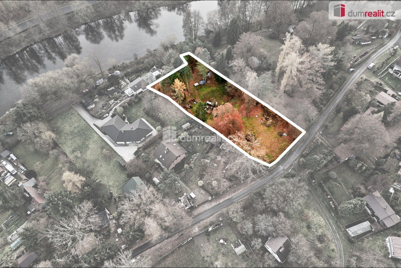 Zahrady, Šemnice, 2 562 m²