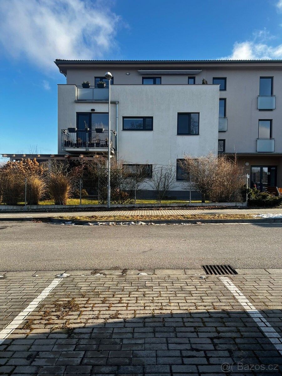 Garáže, Boršov nad Vltavou, 373 82