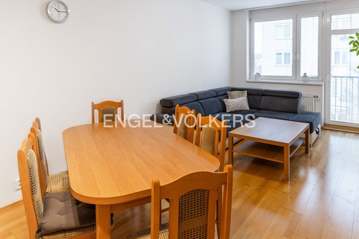 Pronájem byt 2+kk - Jeřabinová, Praha, 68 m²