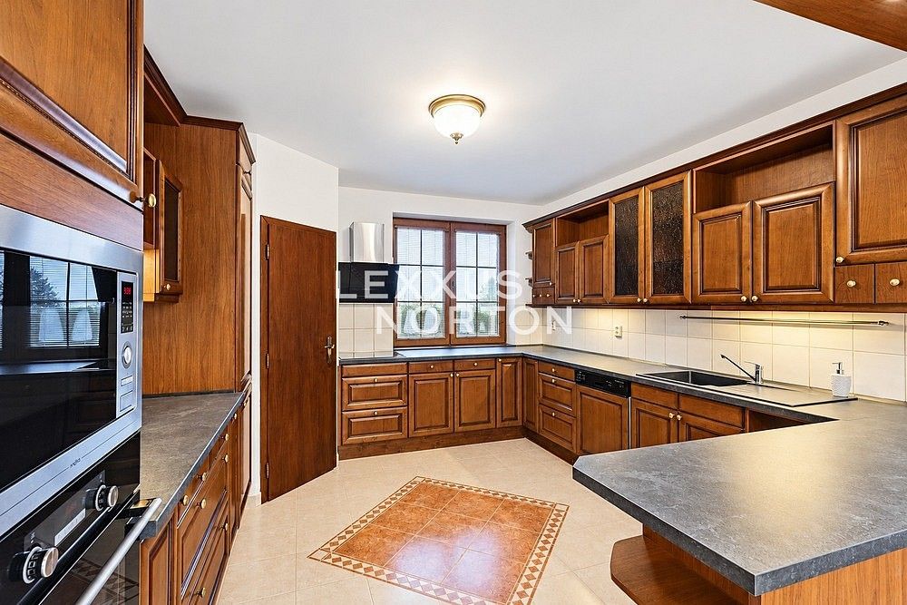 Rodinný dům · 384 m² · Druhého odboje, Praha 6 - Nebušice - 4