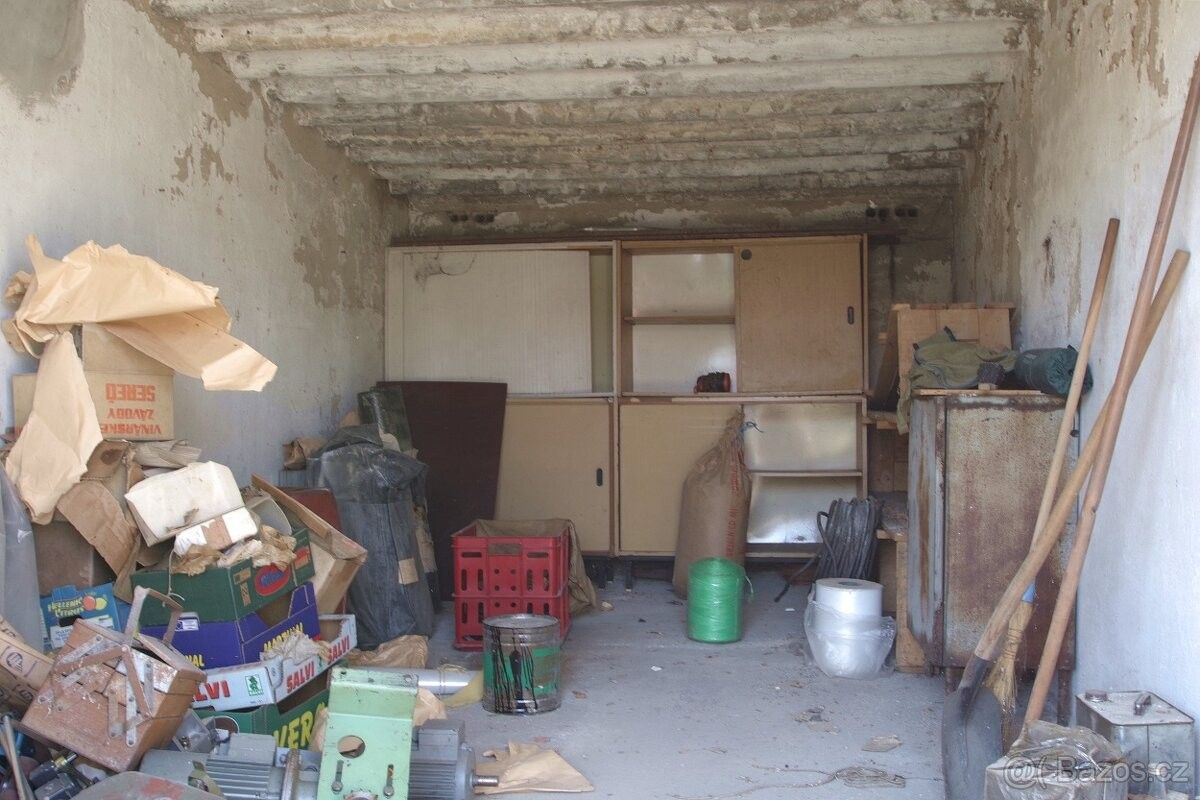 Garáže, Modřice, 664 42