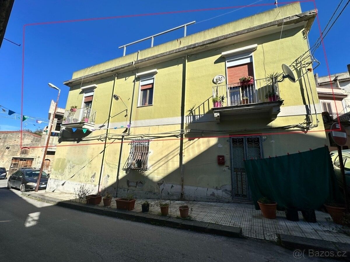 Rodinné domy, 987 66, Zahraničí