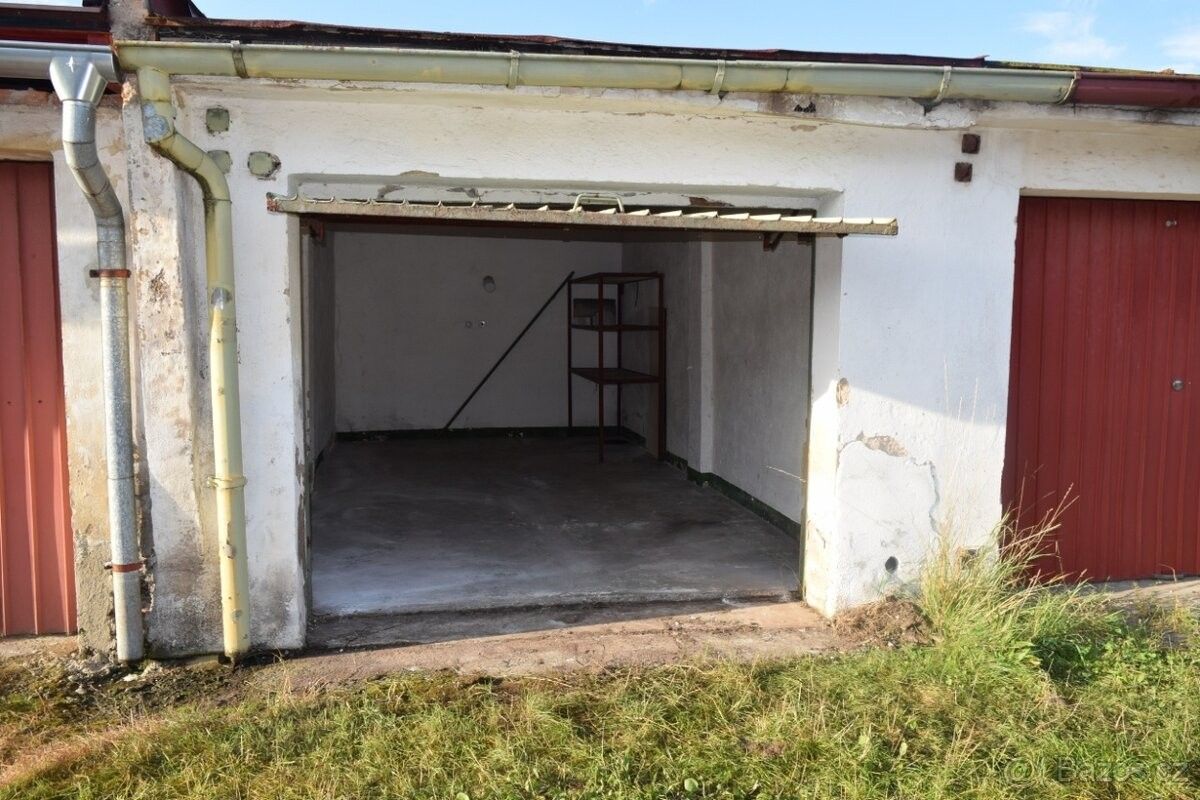 Garáže, Dvůr Králové nad Labem, 544 01 - 2