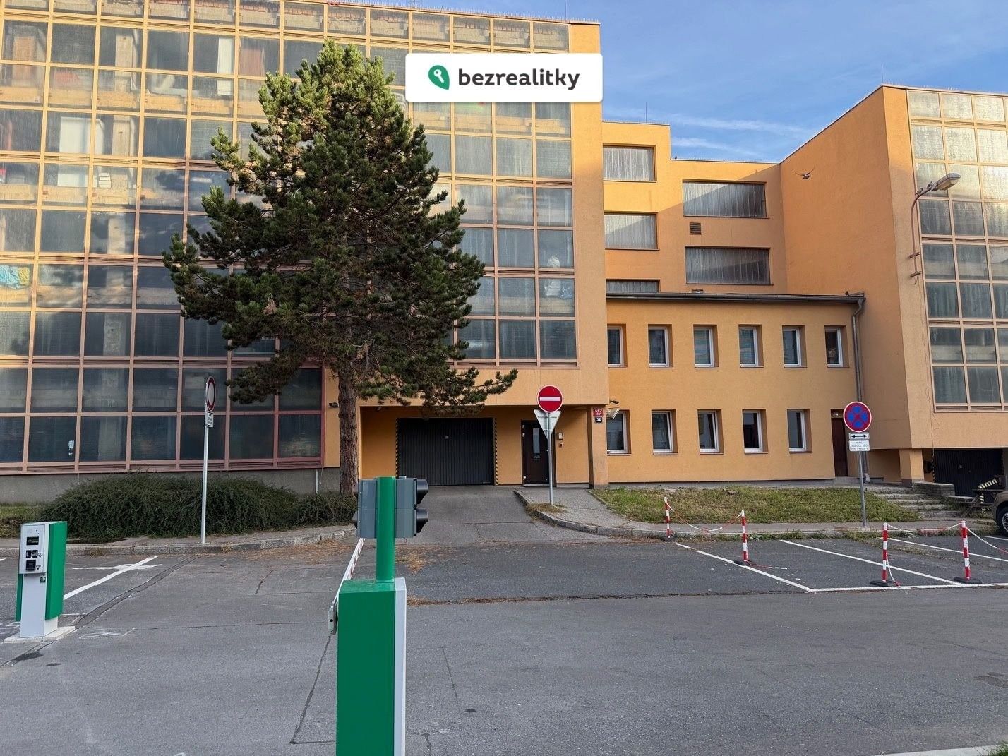 Garáže, Zásadská, Praha, 18 m²