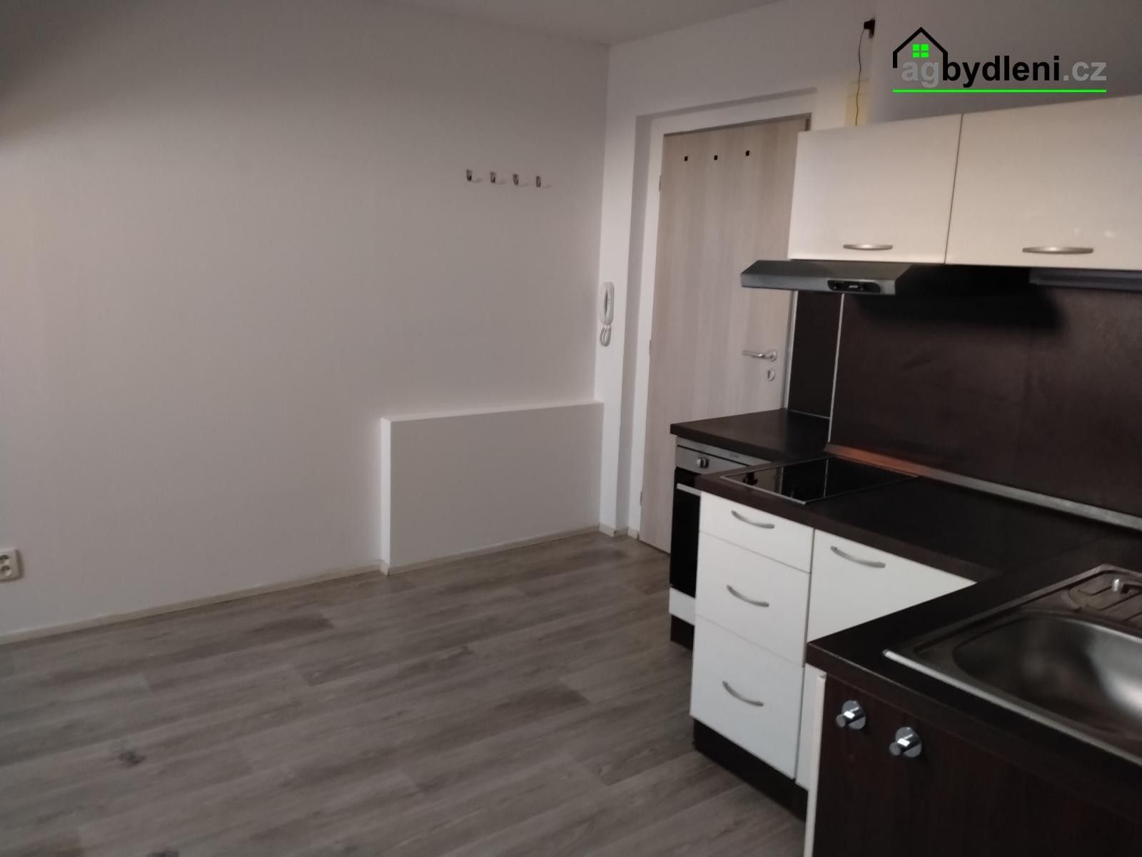 Pronájem byt 2+kk - Antonína Uxy, Plzeň, 29 m²