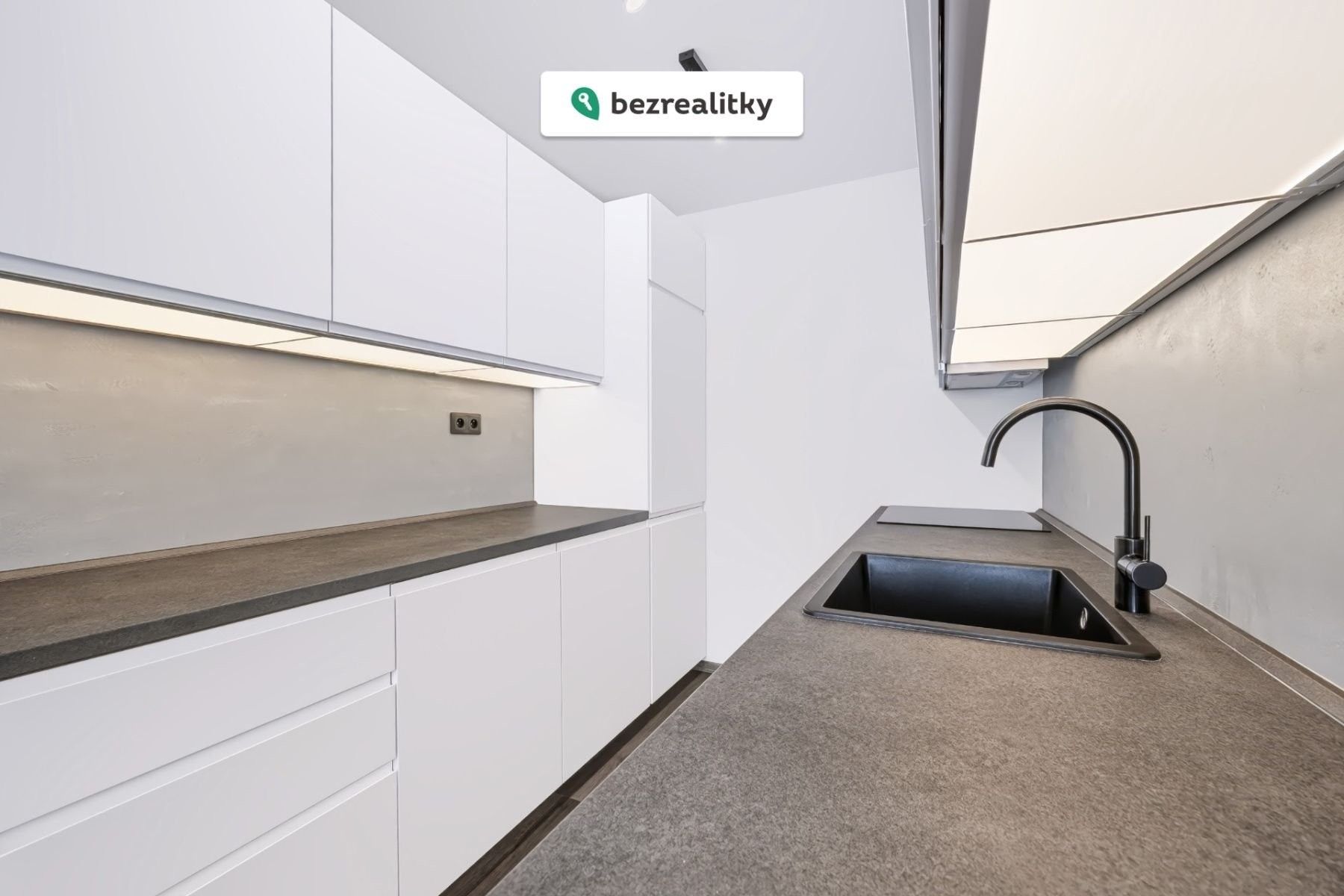 Byt 2+kk · 43 m² · Kostřínská 582, Praha Bohnice - 4