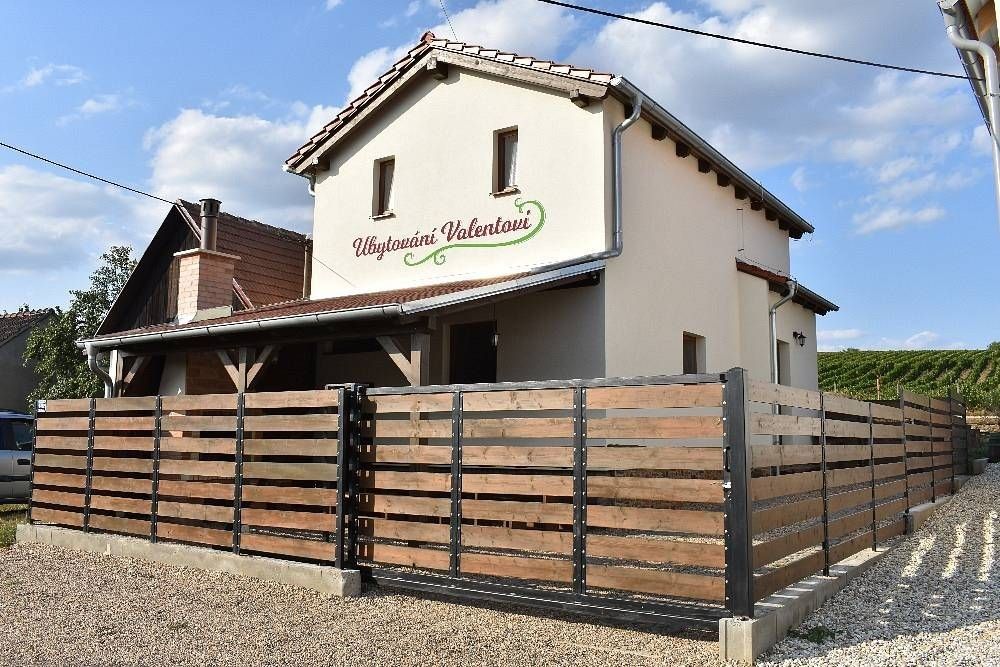 Chaty, Velké Bílovice, Jihomoravský kraj - 1