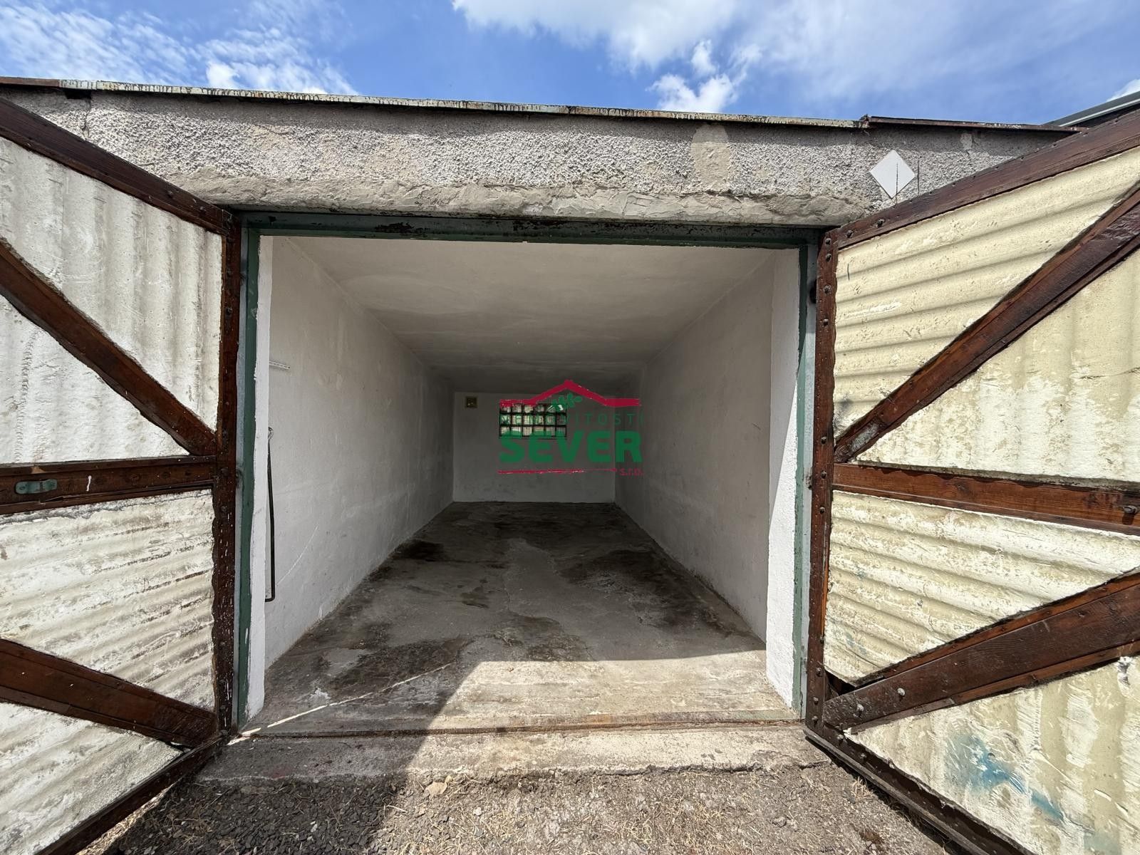 Garáže, Krupka, 20 m² - 2