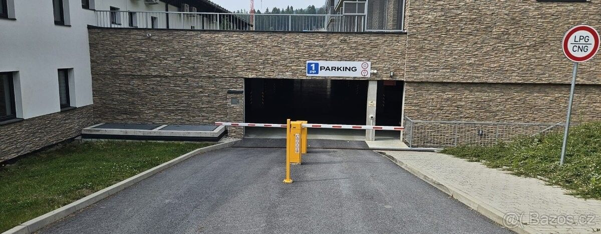 Garáže, Letkov, 326 00