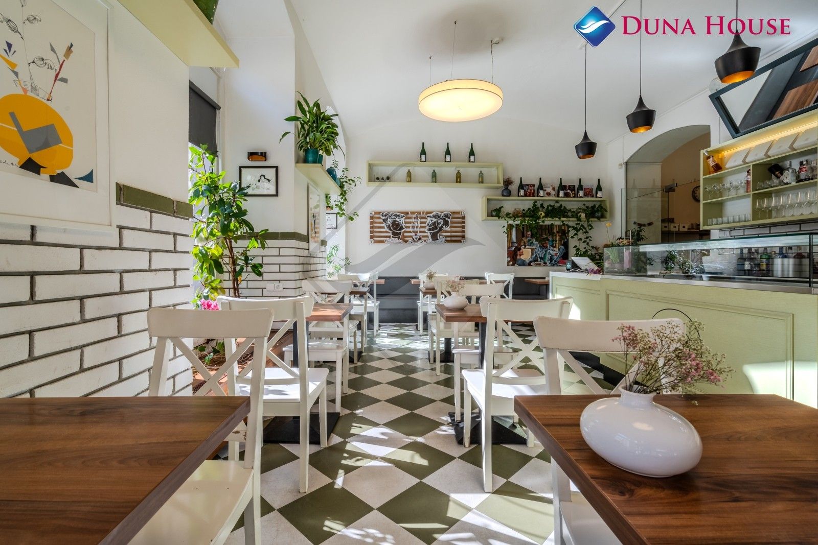 Pronájem obchodní prostory - Sokolovská, Praha, 179 m²