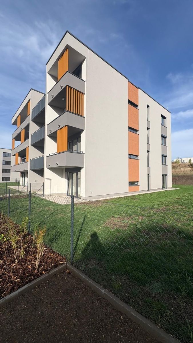 Pronájem byt 2+kk - Dolnobranská, Praha - Dolní Počernice, 62 m² - 2