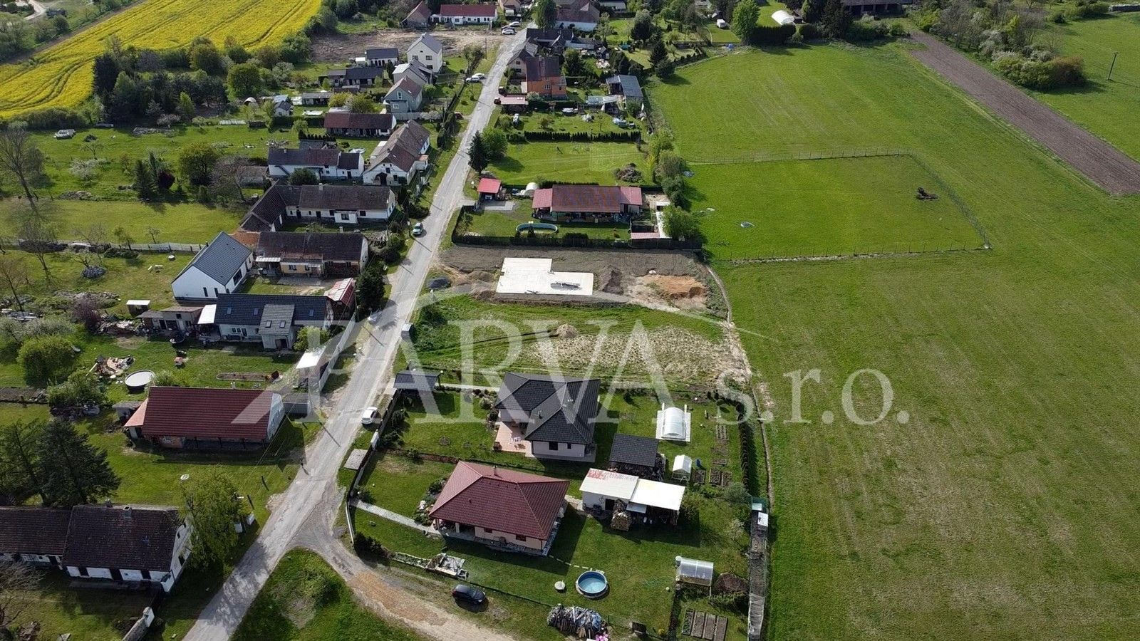Prodej pozemek pro bydlení - Zalužany, 1 423 m²