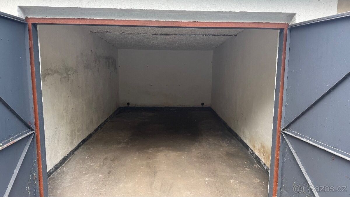 Garáže, Ostrava, 718 00