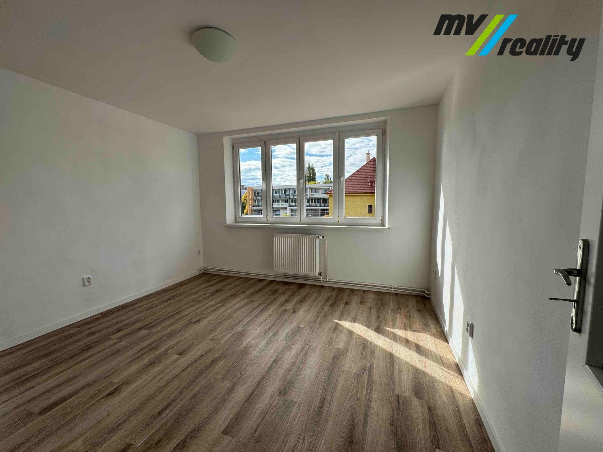 Pronájem byt 2+kk - Cvičebná, Praha, 32 m²