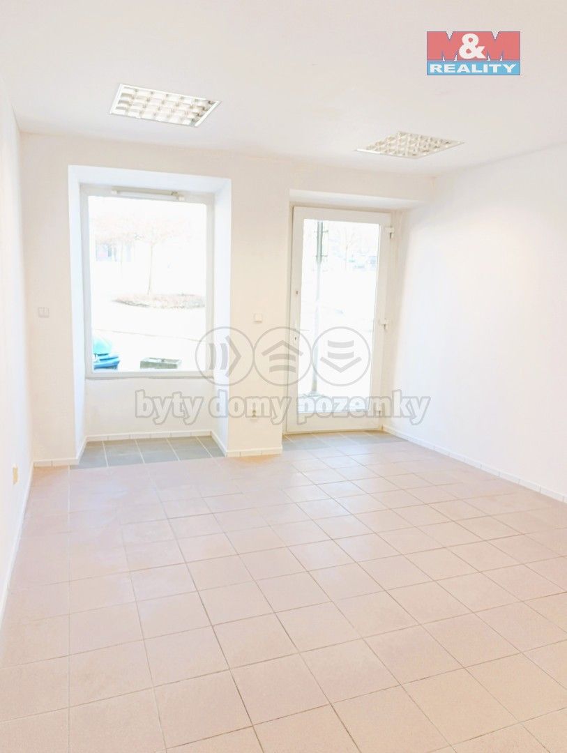 Pronájem obchodní prostory - nám. Komenského, Tišnov, 21 m²