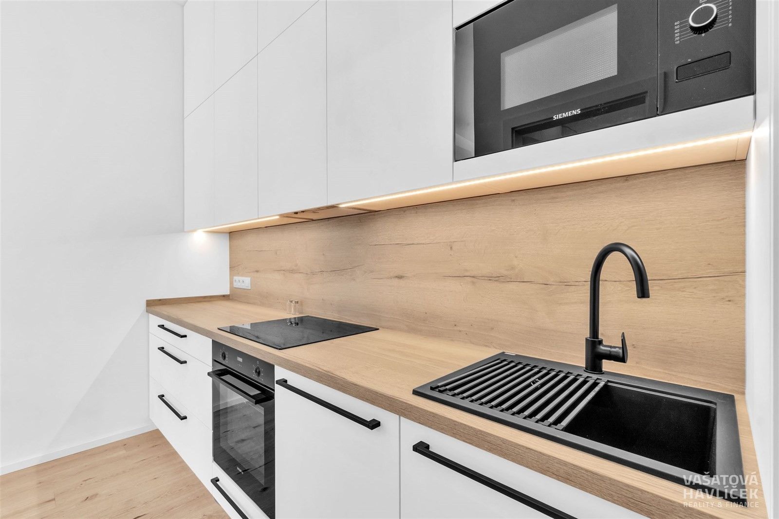 Pronájem byt 2+kk - Eliščino nábřeží, Hradec Králové, 36 m²