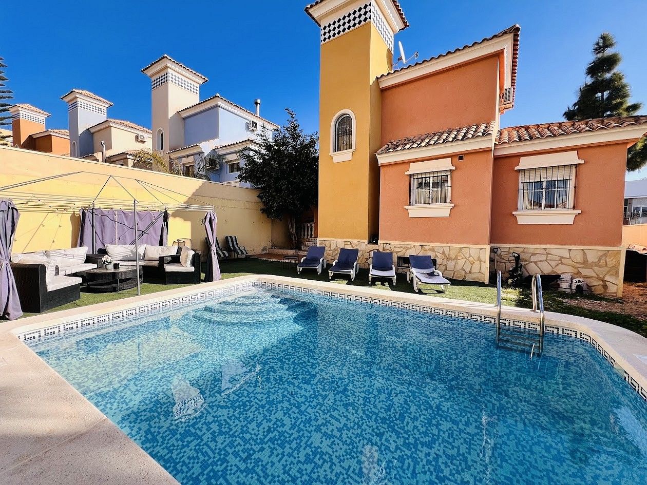 Vily, Villamartín, Costa Blanca, Španělsko, 160 m² - 1