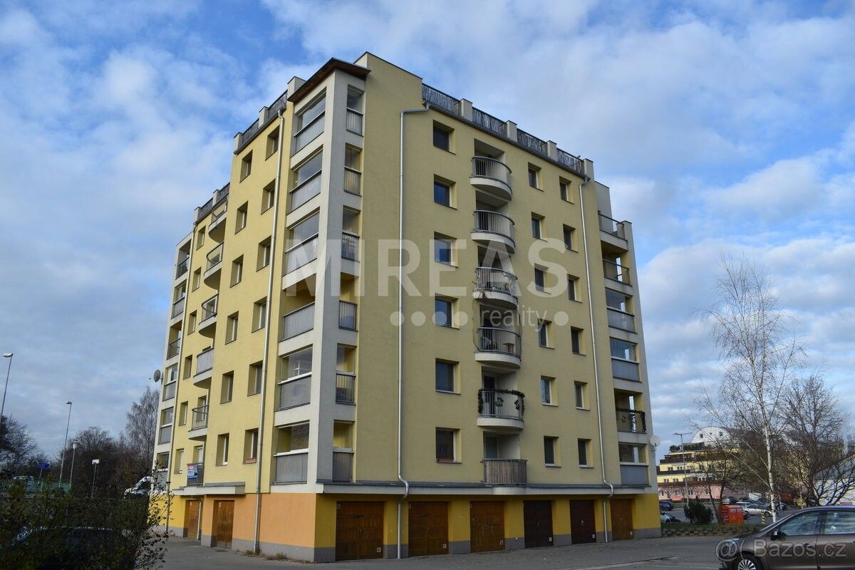 Byty, Čelákovice, 250 88