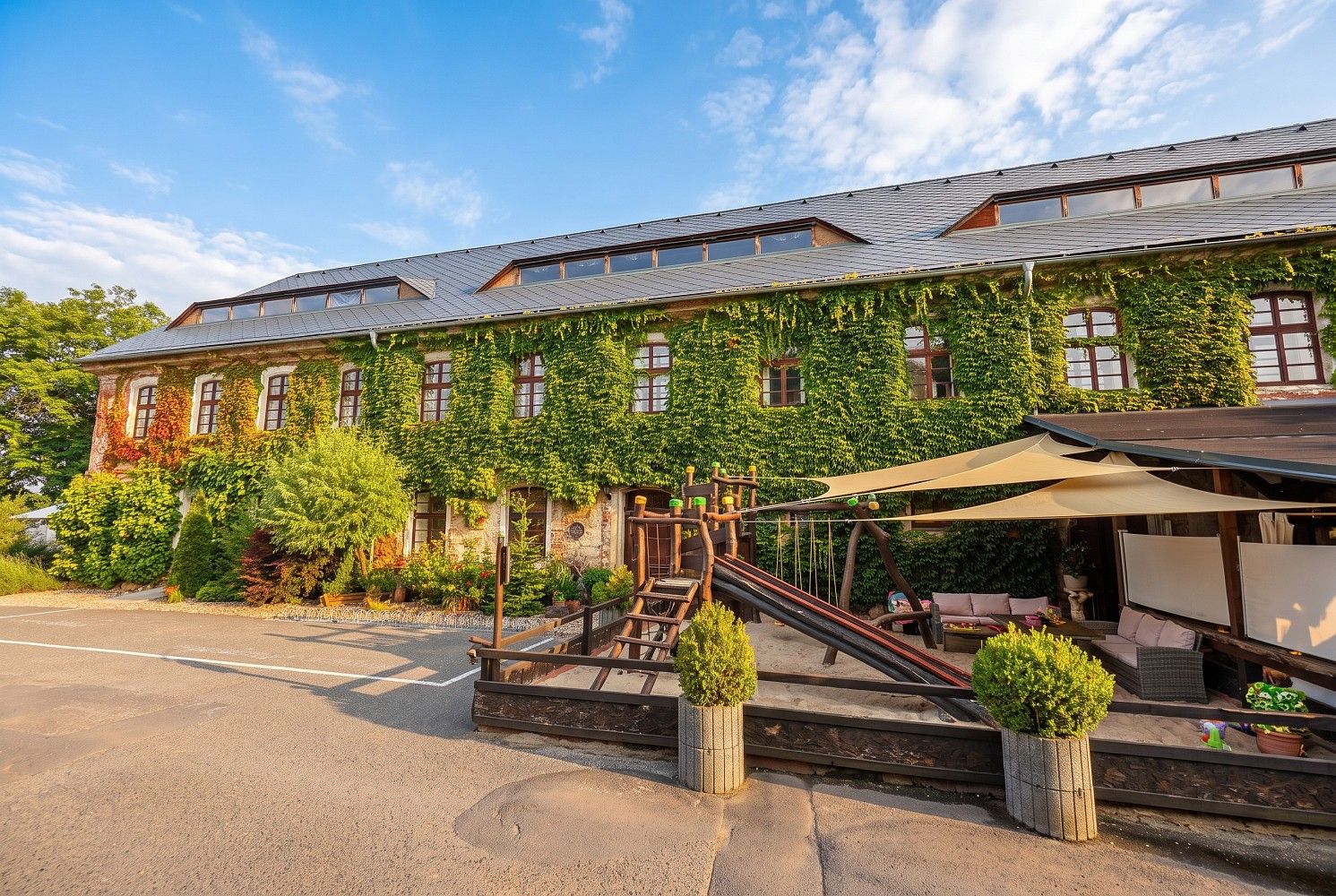 Prodej restaurace - Jestřebí, okres Česká Lípa, Liberecký kraj, 500 m² - 2