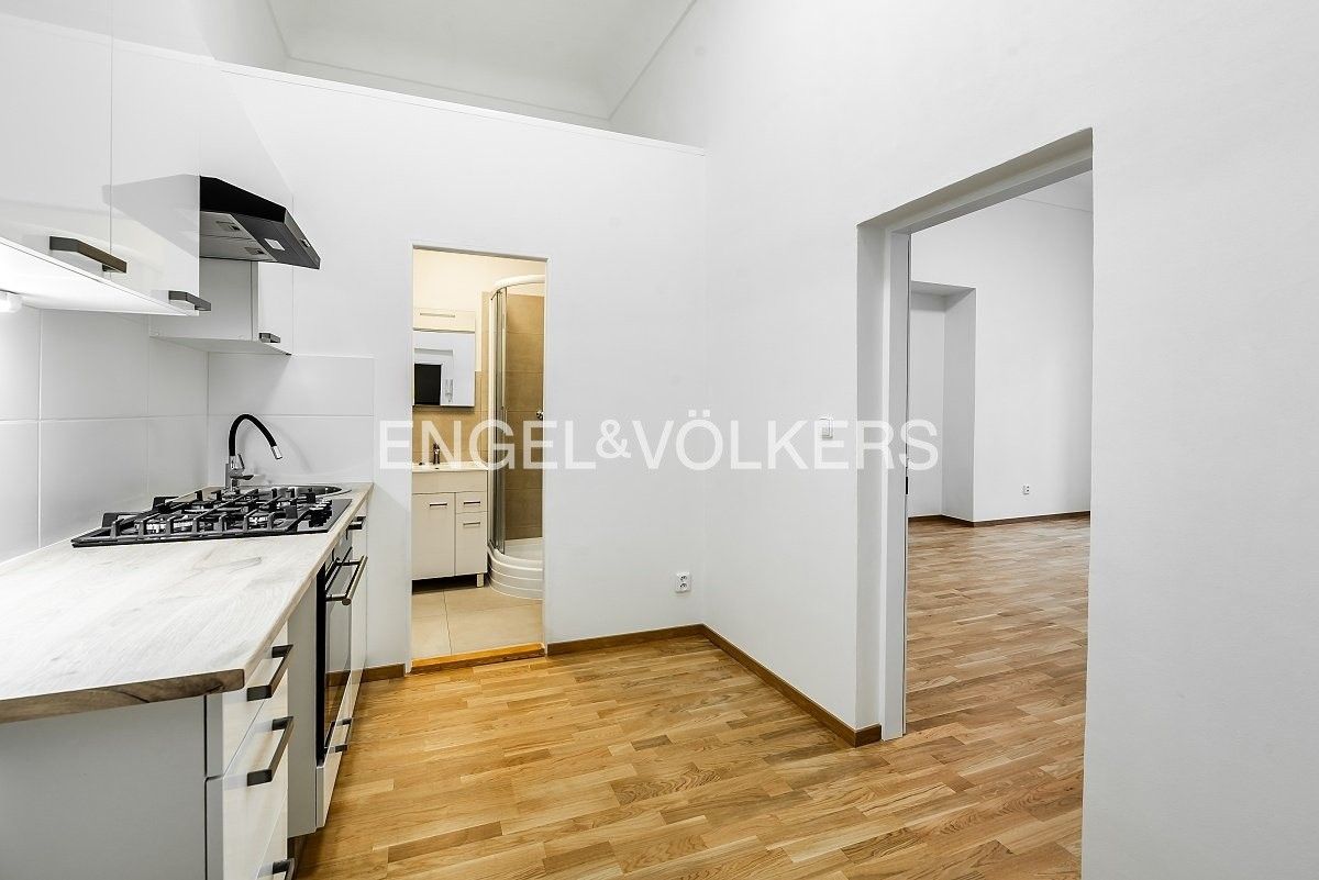 Pronájem byt 1+1 - Karmelitská, Praha, 43 m²