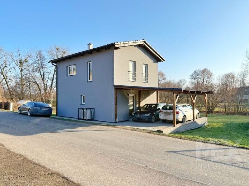 Rodinné domy, Uhersko, 533 73