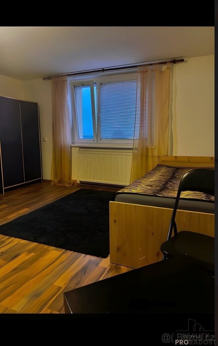 Pronájem byt - Praha, 163 00