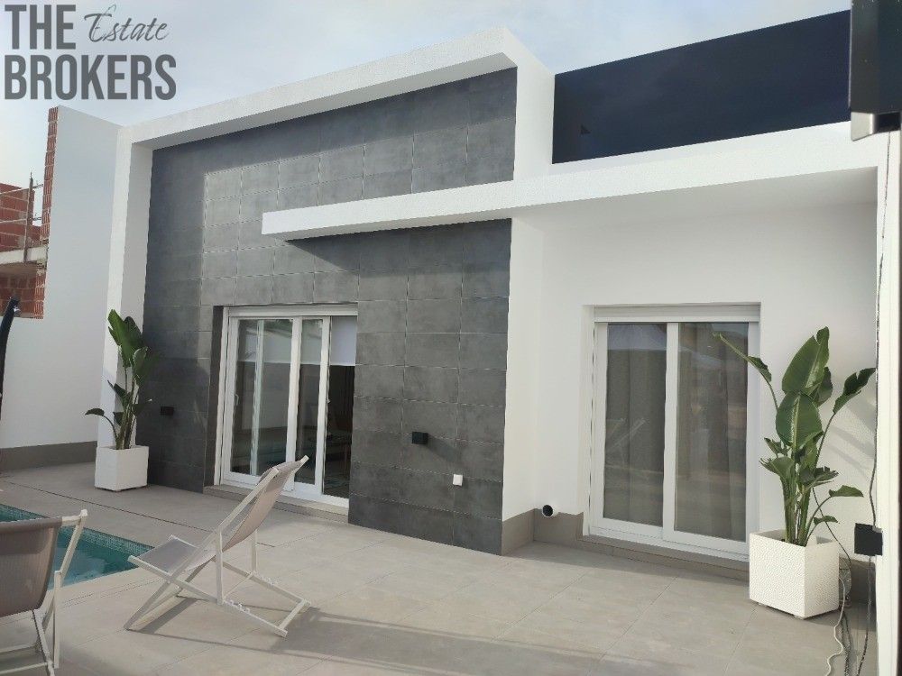 Rodinné domy, 987 66, Zahraničí