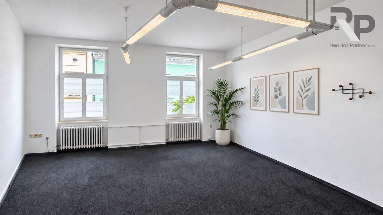 Kanceláře, Hlavní třída, Šumperk, 26 m² - 1