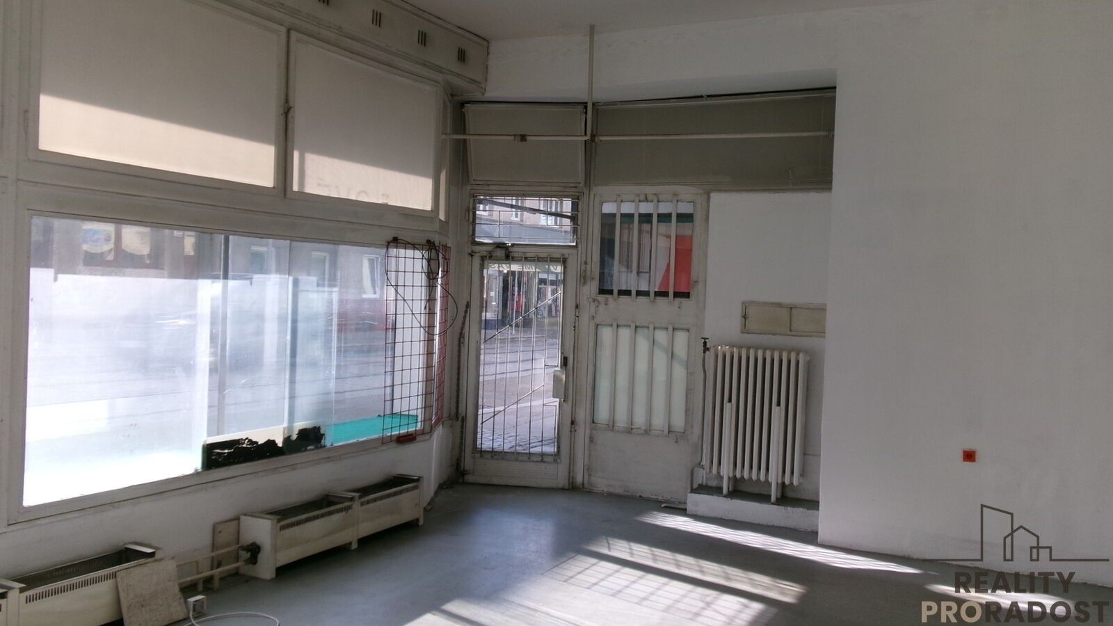 Pronájem obchodní prostory - Dukelská třída, Brno, 65 m²