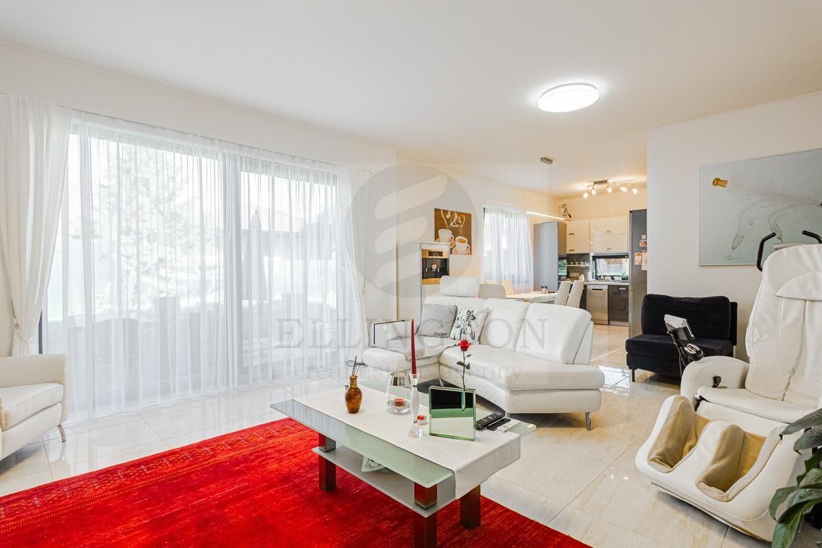 Prodej rodinný dům - V zahrádkách, Ohrobec, 226 m²