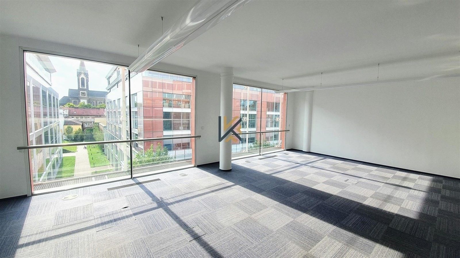 Pronájem kancelář - Křižíkova, Praha, 821 m²