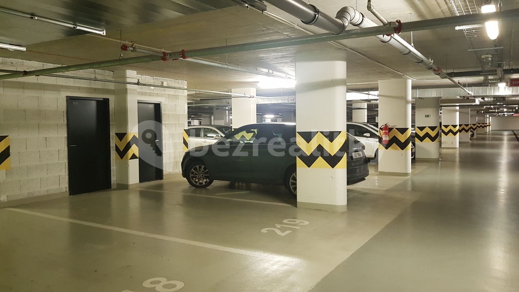 Garáž · 13 m² · Nad Úžlabinou, Praha - Malešice - 3