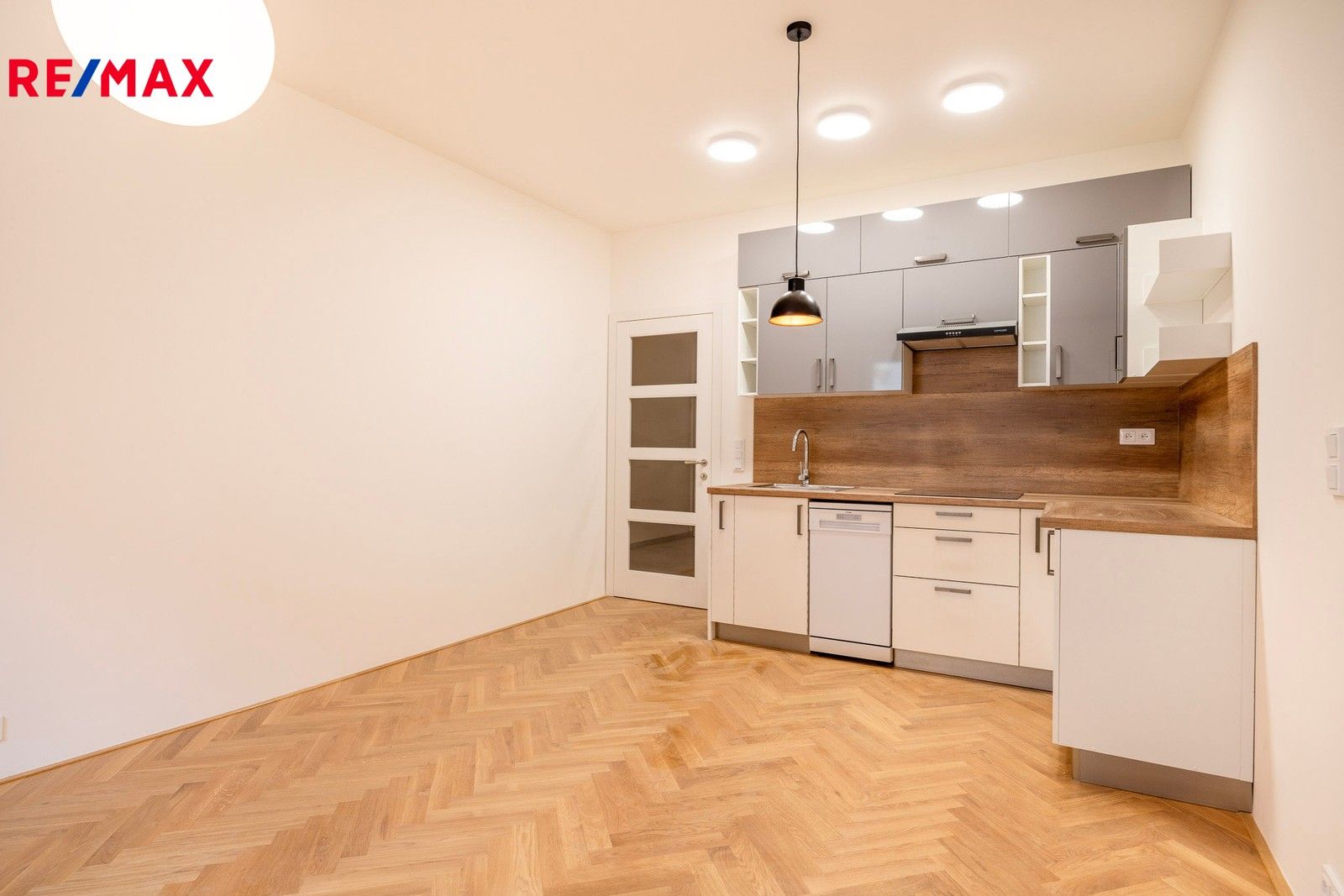Pronájem byt 2+kk - Záhřebská, Praha, 49 m²