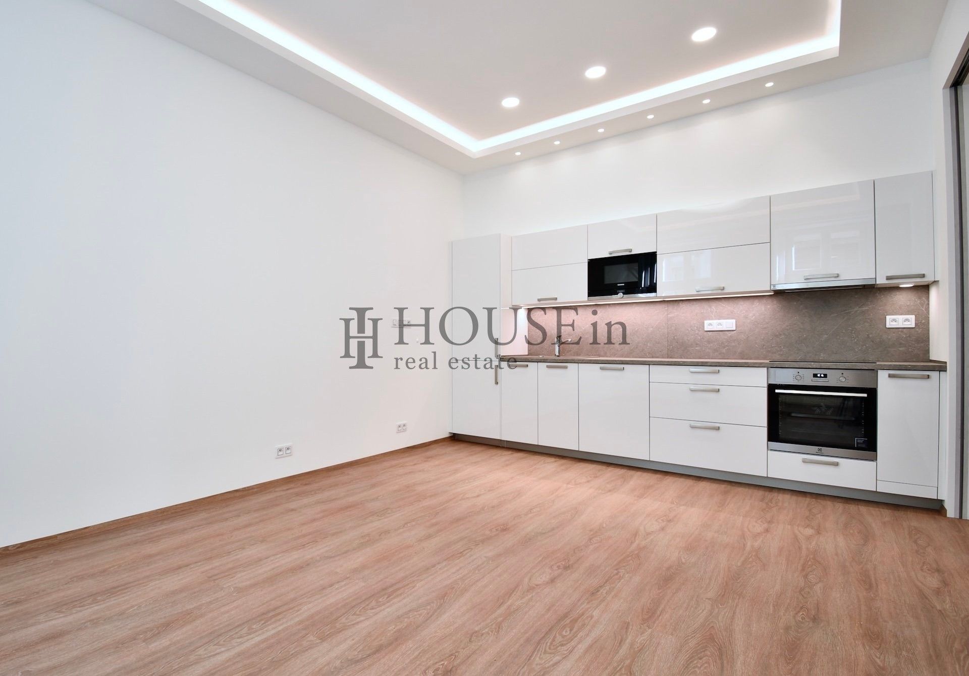 Pronájem byt 3+kk - Rubešova, Praha, 75 m²