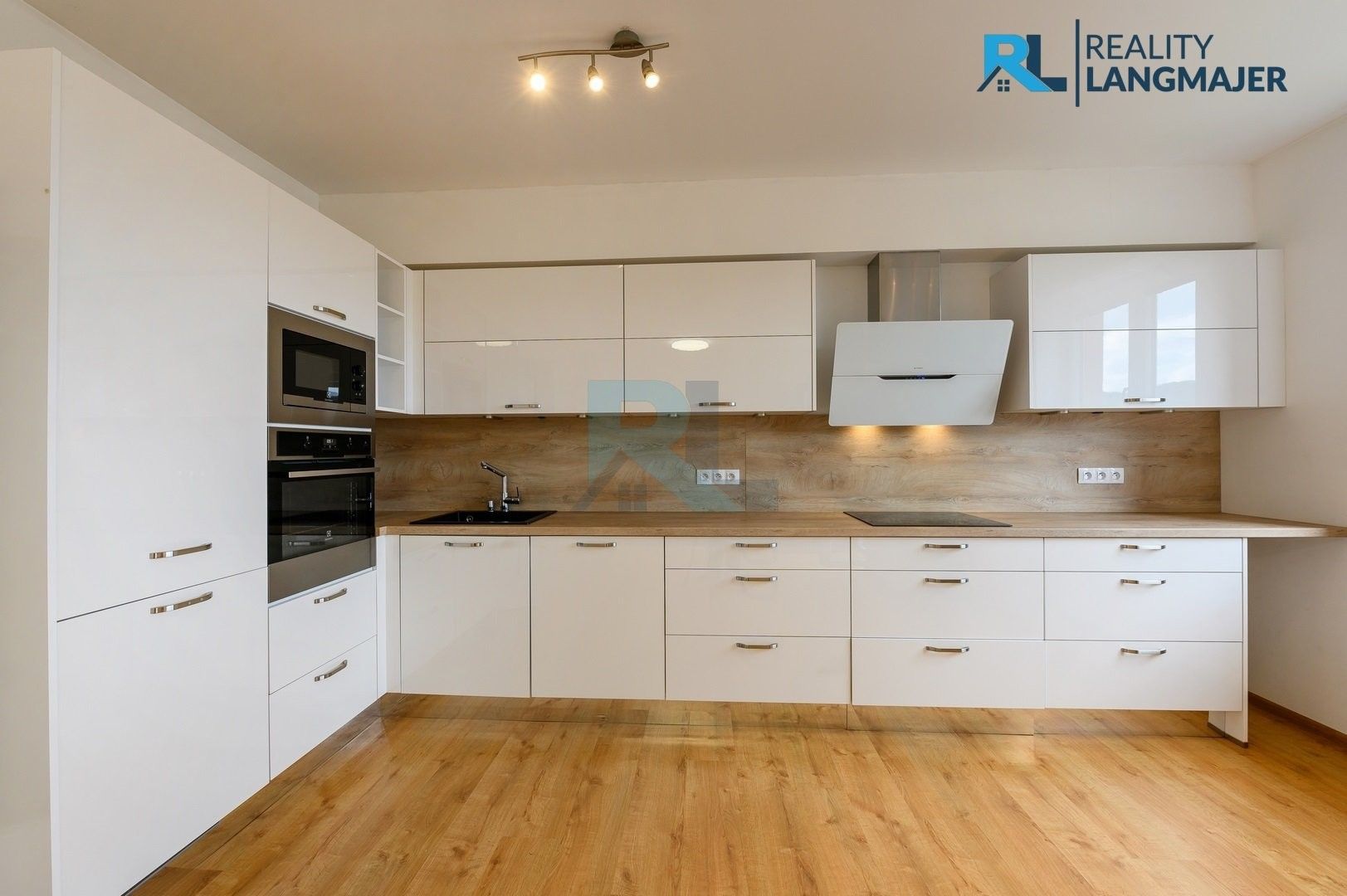 Prodej byt 4+kk - Na Lucberku, Králův Dvůr, 132 m²