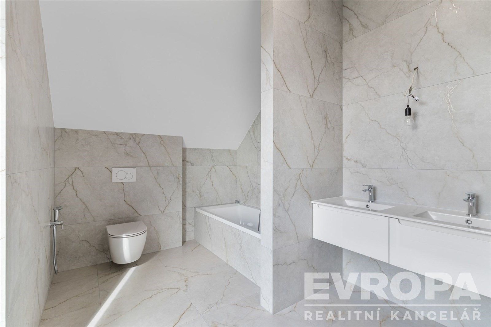 Prodej rodinný dům - Letná, Kostelec nad Labem, 129 m²