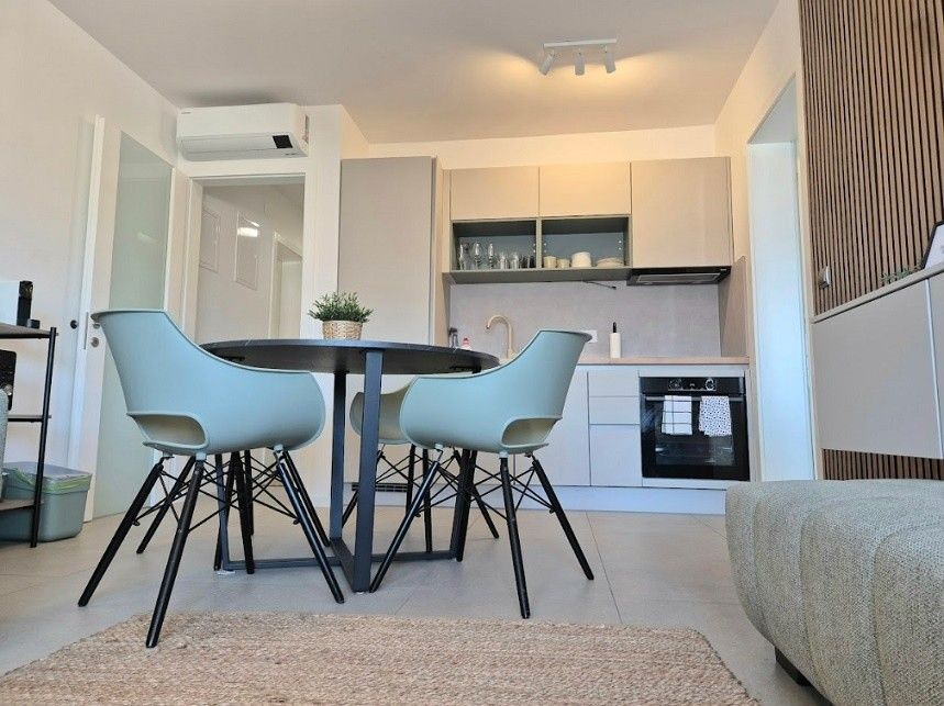 Prodej byt - 987 66, Zahraničí