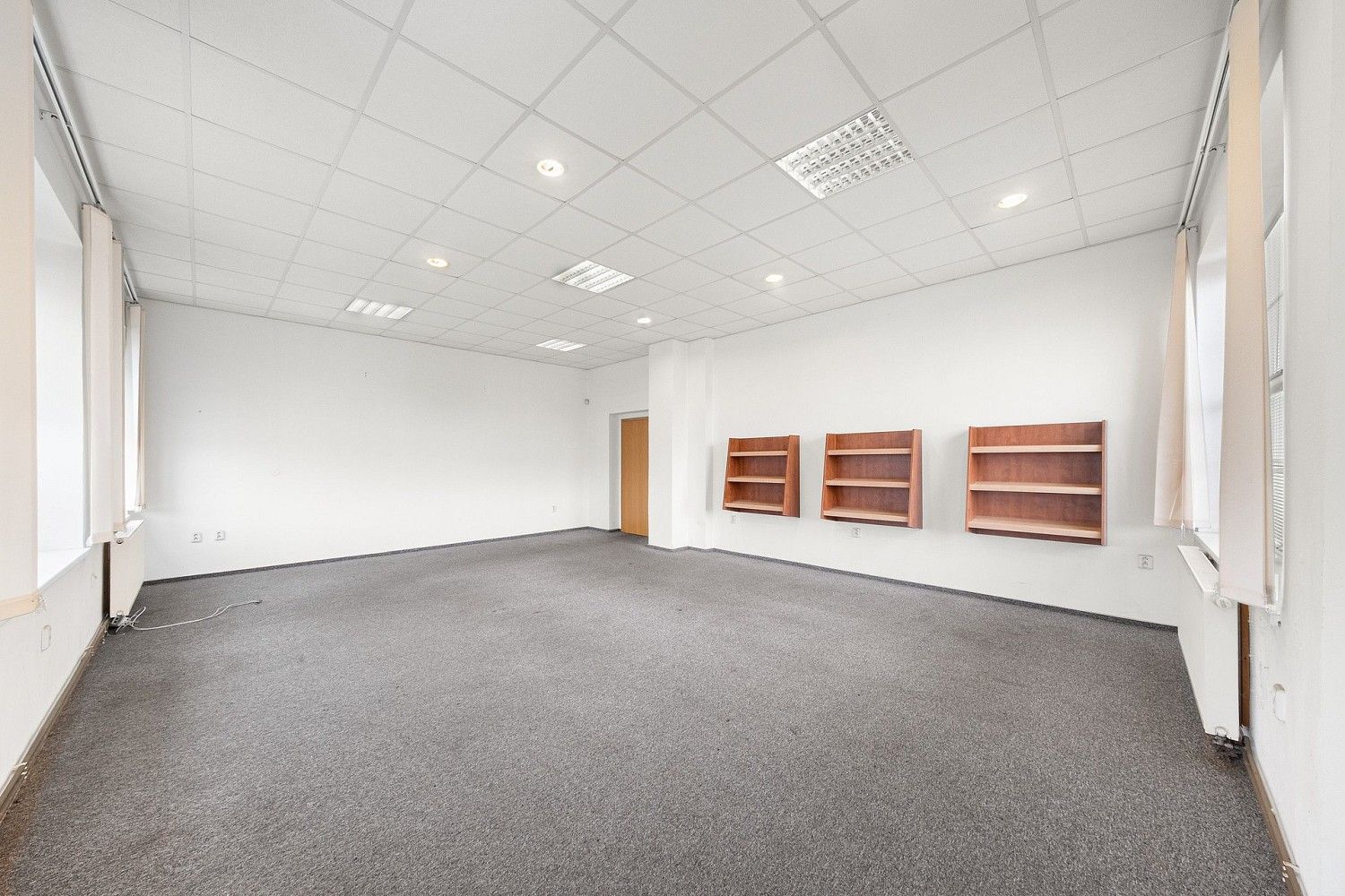 Sklady, Pražská, Mníšek pod Brdy, okres Praha-západ, 48 m² - 1